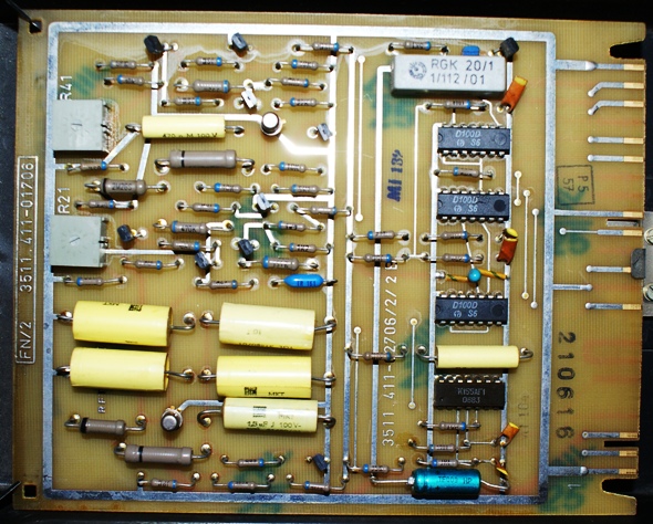 RFT_F1100_Tastaturabdeckung_innen_links_Platine-FN2